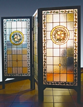 Folding screen decorated