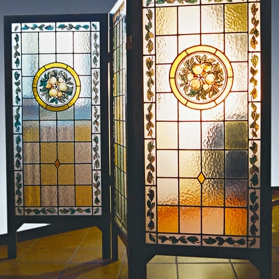 Folding screen decorated